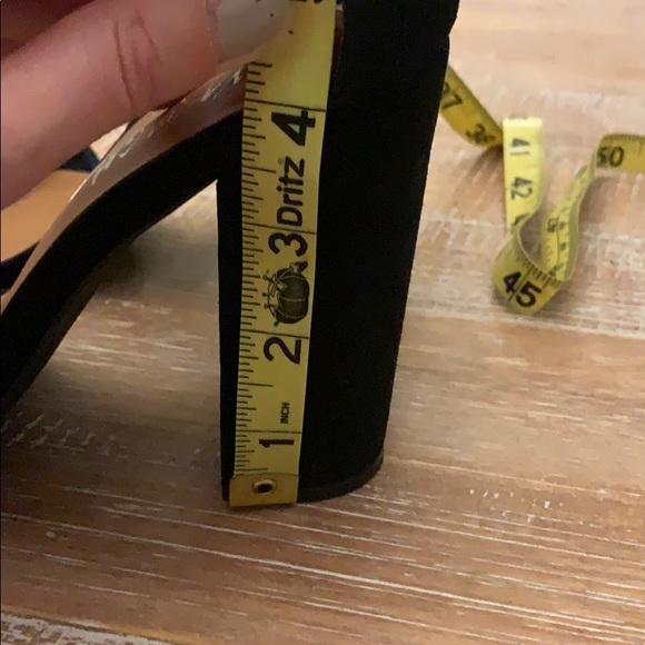 Chunky heels with pearl ankle clasps - Picture 5 of 7